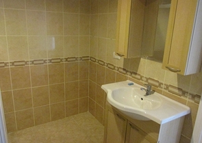 دوبلكس عائلية اربع غرف وصالة في منطقة اوبا المركزية 