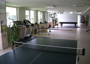 دوبلكس عائلية اربع غرف وصالة في منطقة اوبا المركزية 