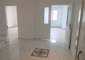 دوبلكس عائلية اربع غرف وصالة في منطقة اوبا المركزية 