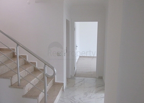 دوبلكس عائلية اربع غرف وصالة في منطقة اوبا المركزية 