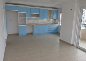 دوبلكس عائلية اربع غرف وصالة في منطقة اوبا المركزية 