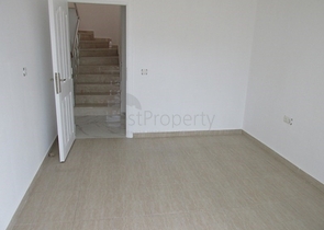 دوبلكس عائلية اربع غرف وصالة في منطقة اوبا المركزية 