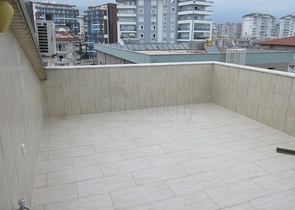 دوبلكس عائلية اربع غرف وصالة في منطقة اوبا المركزية 