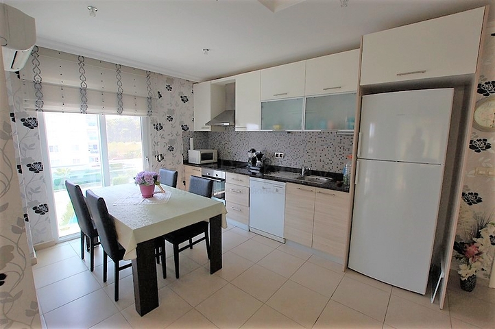 شقة غرفتين وصالة مفروشة ضمن مجمع سكني في جيكجلي / الانيا 