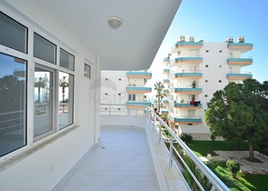 اول صف على البحر - شقة مؤثثة من تصميم غرفتين وصالة في مهموتلار / الانيا 