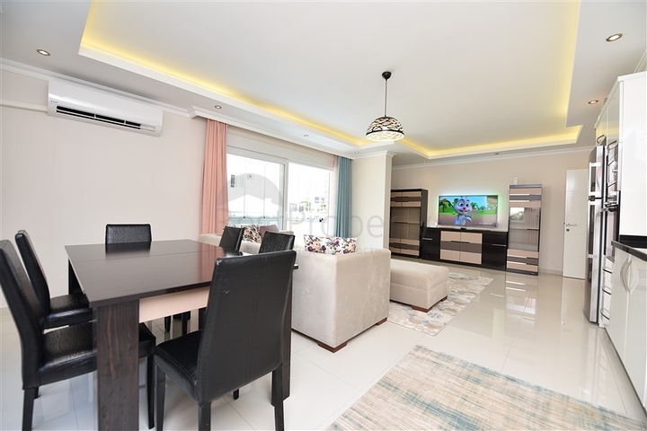 شقة غرفتين وصالة مفروشة ضمن مجمع سكني قريب من البحر في اوبا / الانيا 