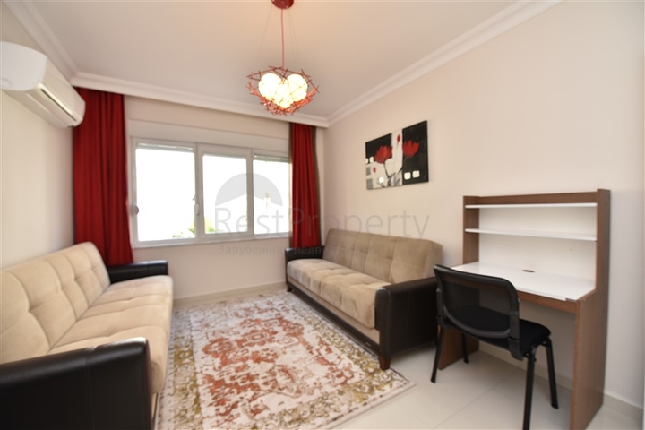 شقة غرفتين وصالة مفروشة ضمن مجمع سكني قريب من البحر في اوبا / الانيا 