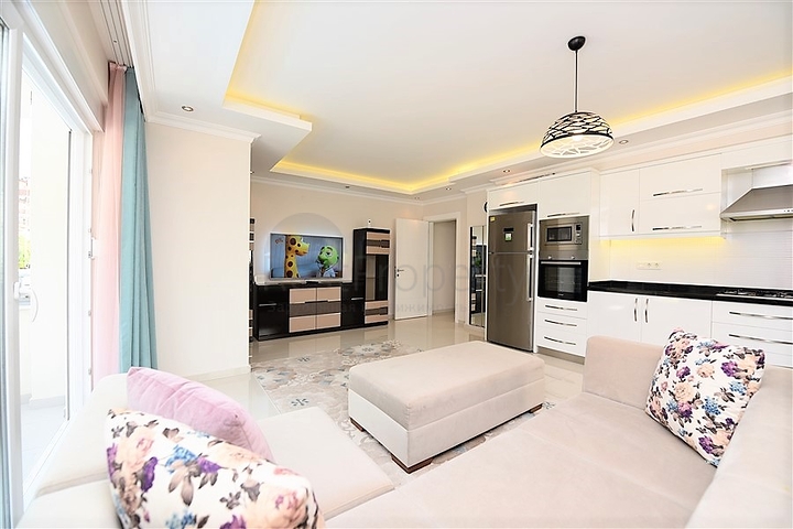 شقة غرفتين وصالة مفروشة ضمن مجمع سكني قريب من البحر في اوبا / الانيا 