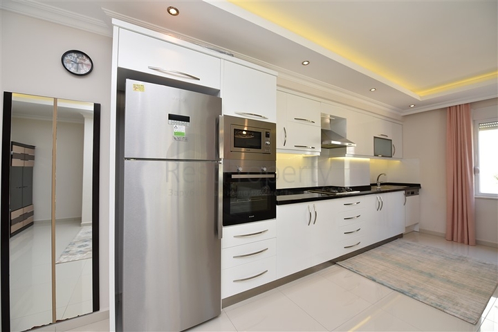 شقة غرفتين وصالة مفروشة ضمن مجمع سكني قريب من البحر في اوبا / الانيا 