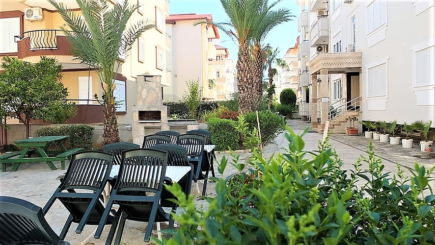 شقة غرفتين وصالة مفروشة ضمن مجمع سكني قريب من البحر في اوبا / الانيا 