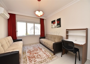 شقة غرفتين وصالة مفروشة ضمن مجمع سكني قريب من البحر في اوبا / الانيا 