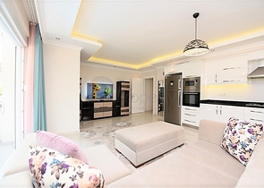 شقة غرفتين وصالة مفروشة ضمن مجمع سكني قريب من البحر في اوبا / الانيا 