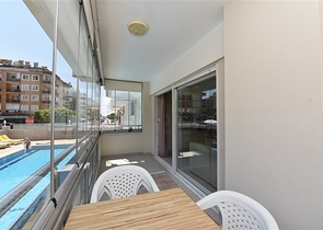 شقة غرفتين وصالة مفروشة ضمن مجمع سكني قريب من البحر في اوبا / الانيا 