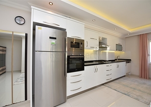 شقة غرفتين وصالة مفروشة ضمن مجمع سكني قريب من البحر في اوبا / الانيا 