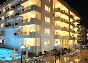 شقة غرفتين وصالة مفروشة ضمن مجمع سكني قريب من البحر في اوبا / الانيا 