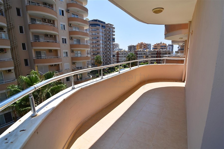 شقة واسعة غرفتين وصالة في مهموتلار 