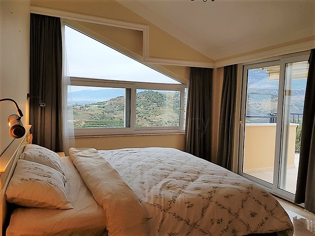 فيلا مفروشة ضمن مجمع سكني خمس نجوم في الانيا 