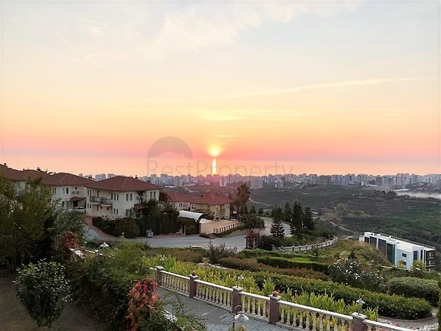 فيلا مفروشة ضمن مجمع سكني خمس نجوم في الانيا 