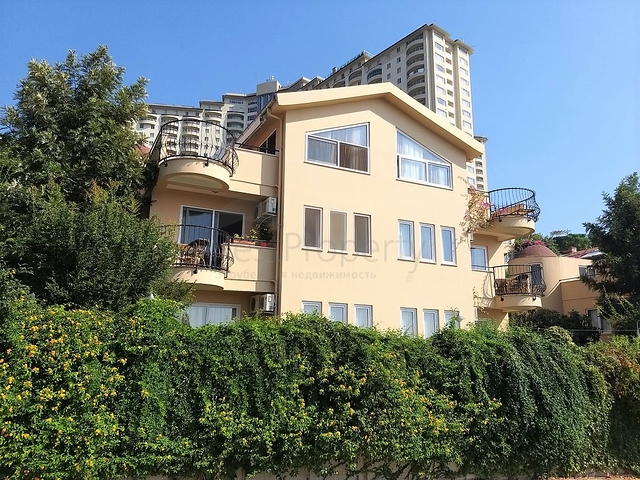 فيلا مفروشة ضمن مجمع سكني خمس نجوم في الانيا 