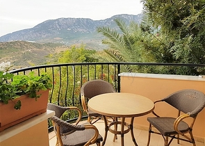 فيلا مفروشة ضمن مجمع سكني خمس نجوم في الانيا 