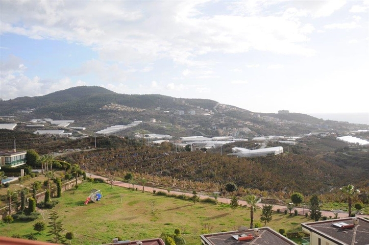 فيلا ثلاث طوابق باطلالة بحرية ضمن احدى افخم مجمعات الانيا 