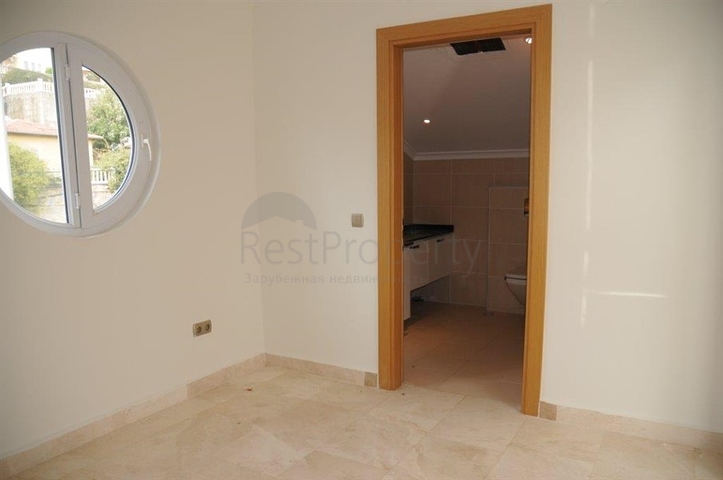 فيلا ثلاث طوابق باطلالة بحرية ضمن احدى افخم مجمعات الانيا 