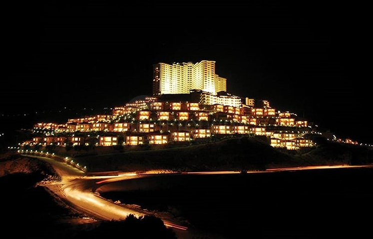 فيلا ثلاث طوابق باطلالة بحرية ضمن احدى افخم مجمعات الانيا 