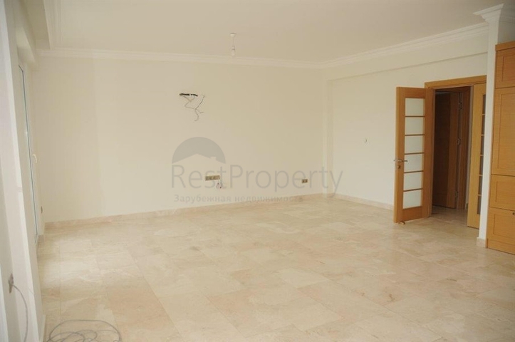 فيلا ثلاث طوابق باطلالة بحرية ضمن احدى افخم مجمعات الانيا 