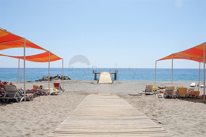 فيلا ثلاث طوابق باطلالة بحرية ضمن احدى افخم مجمعات الانيا 