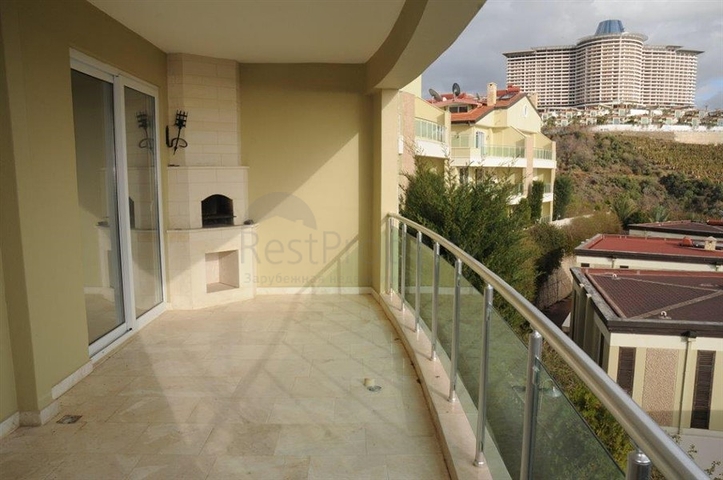 فيلا ثلاث طوابق باطلالة بحرية ضمن احدى افخم مجمعات الانيا 