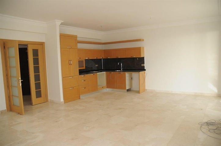 فيلا ثلاث طوابق باطلالة بحرية ضمن احدى افخم مجمعات الانيا 