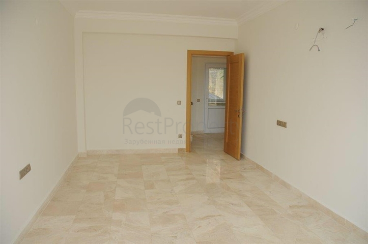 فيلا ثلاث طوابق باطلالة بحرية ضمن احدى افخم مجمعات الانيا 