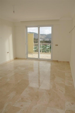 فيلا ثلاث طوابق باطلالة بحرية ضمن احدى افخم مجمعات الانيا 