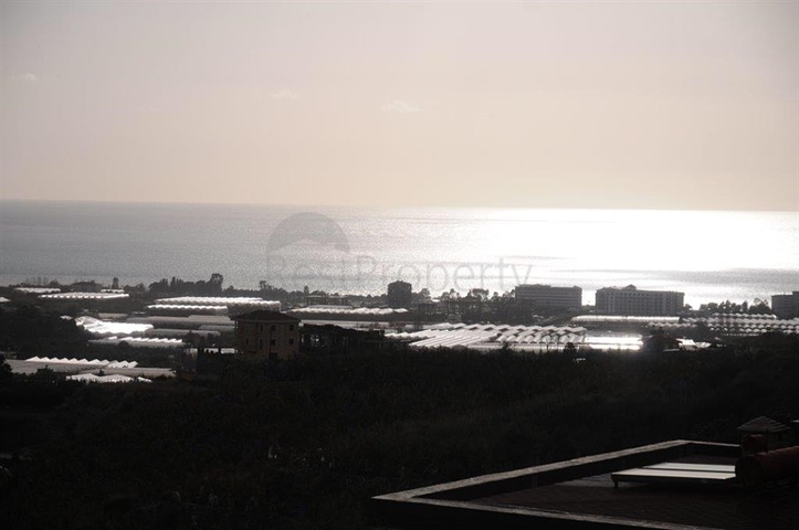 فيلا ثلاث طوابق باطلالة بحرية ضمن احدى افخم مجمعات الانيا 