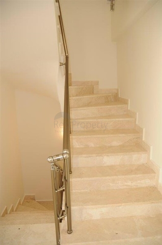 فيلا ثلاث طوابق باطلالة بحرية ضمن احدى افخم مجمعات الانيا 