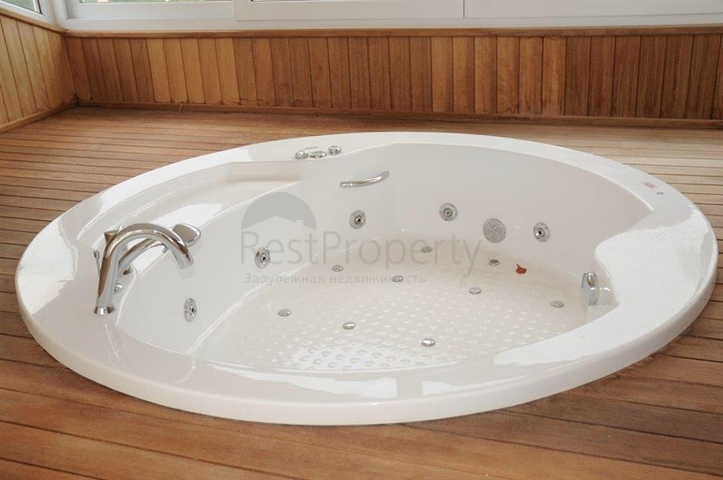 فيلا ثلاث طوابق باطلالة بحرية ضمن احدى افخم مجمعات الانيا 