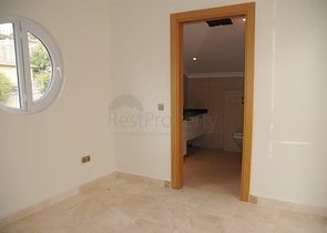 فيلا ثلاث طوابق باطلالة بحرية ضمن احدى افخم مجمعات الانيا 