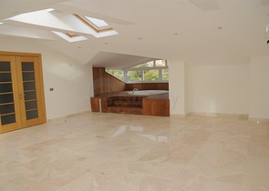 فيلا ثلاث طوابق باطلالة بحرية ضمن احدى افخم مجمعات الانيا 