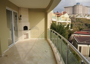 فيلا ثلاث طوابق باطلالة بحرية ضمن احدى افخم مجمعات الانيا 