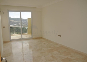 فيلا ثلاث طوابق باطلالة بحرية ضمن احدى افخم مجمعات الانيا 