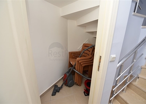 دوبلكس ثلاث غرف وصالة مع تراس واسع باطلالة بحر وقلعة في مركز الانيا 