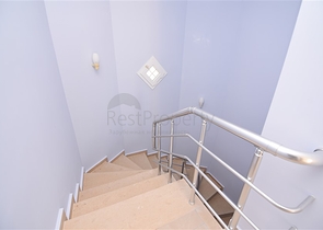 دوبلكس ثلاث غرف وصالة مع تراس واسع باطلالة بحر وقلعة في مركز الانيا 