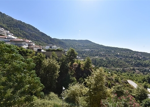 دوبلكس ثلاث غرف وصالة مع تراس واسع باطلالة بحر وقلعة في مركز الانيا 