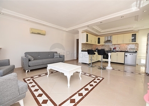 دوبلكس ثلاث غرف وصالة مع تراس واسع باطلالة بحر وقلعة في مركز الانيا 