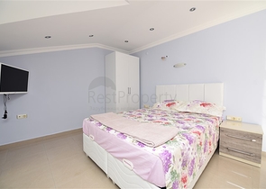 دوبلكس ثلاث غرف وصالة مع تراس واسع باطلالة بحر وقلعة في مركز الانيا 