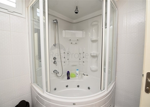 دوبلكس ثلاث غرف وصالة مع تراس واسع باطلالة بحر وقلعة في مركز الانيا 