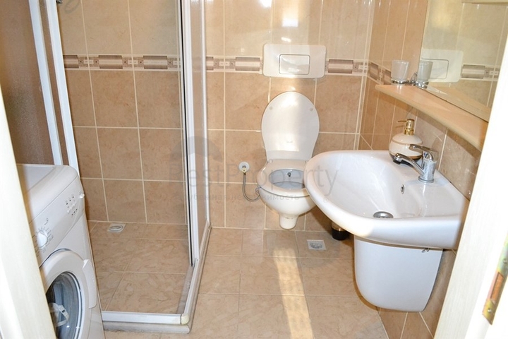 شقة غرفتين وصالة مفروشة ضمن مجمع سكني جنب مول الانيوم - اوبا / الانيا 