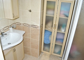 شقة غرفتين وصالة مفروشة ضمن مجمع سكني جنب مول الانيوم - اوبا / الانيا 