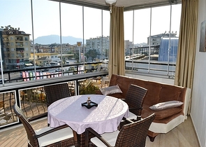 شقة غرفتين وصالة مفروشة ضمن مجمع سكني جنب مول الانيوم - اوبا / الانيا 