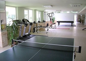 شقة غرفتين وصالة مفروشة ضمن مجمع سكني جنب مول الانيوم - اوبا / الانيا 